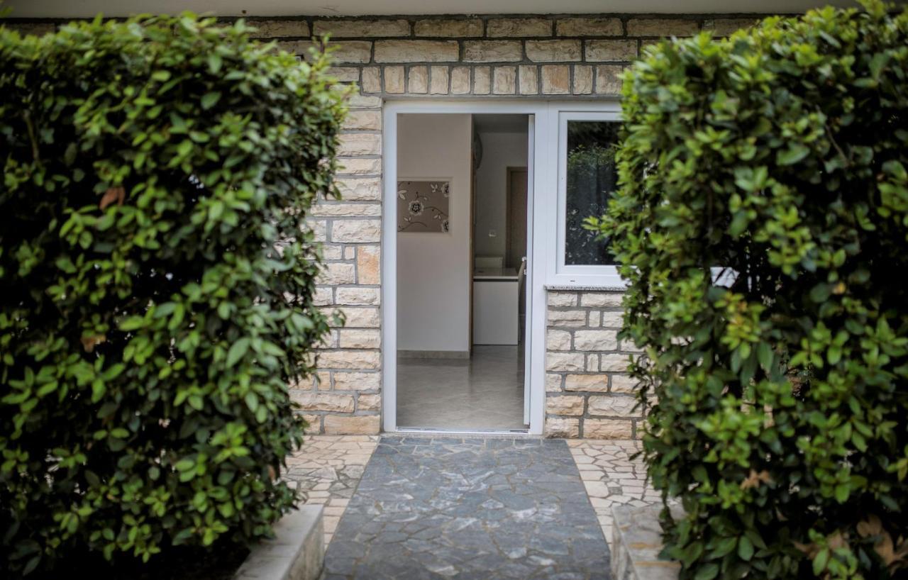 Apartments Anica Kampor Exterior photo